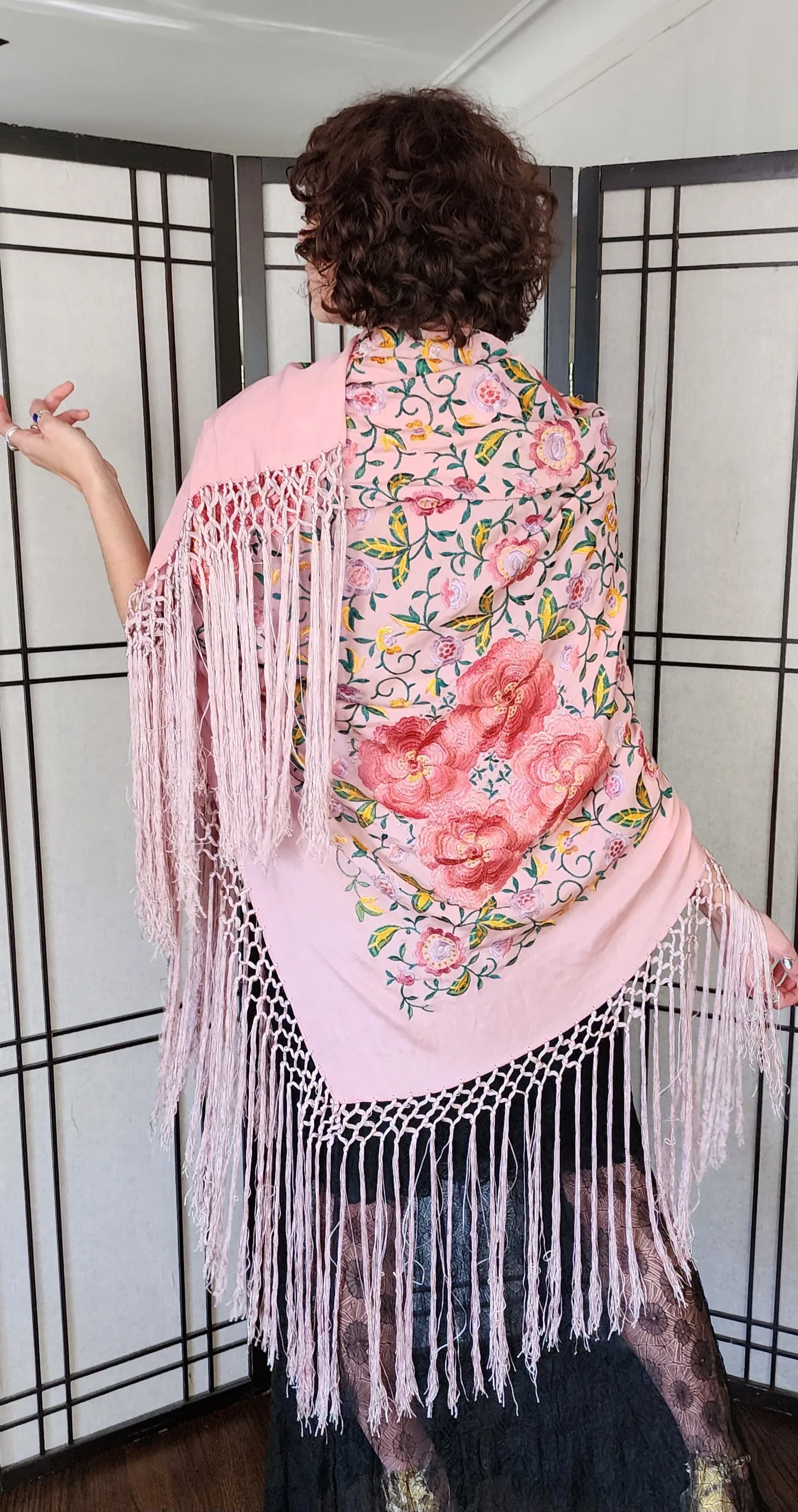 1920s Embroidered Pink Piano Shawl Handknot Border Fringe