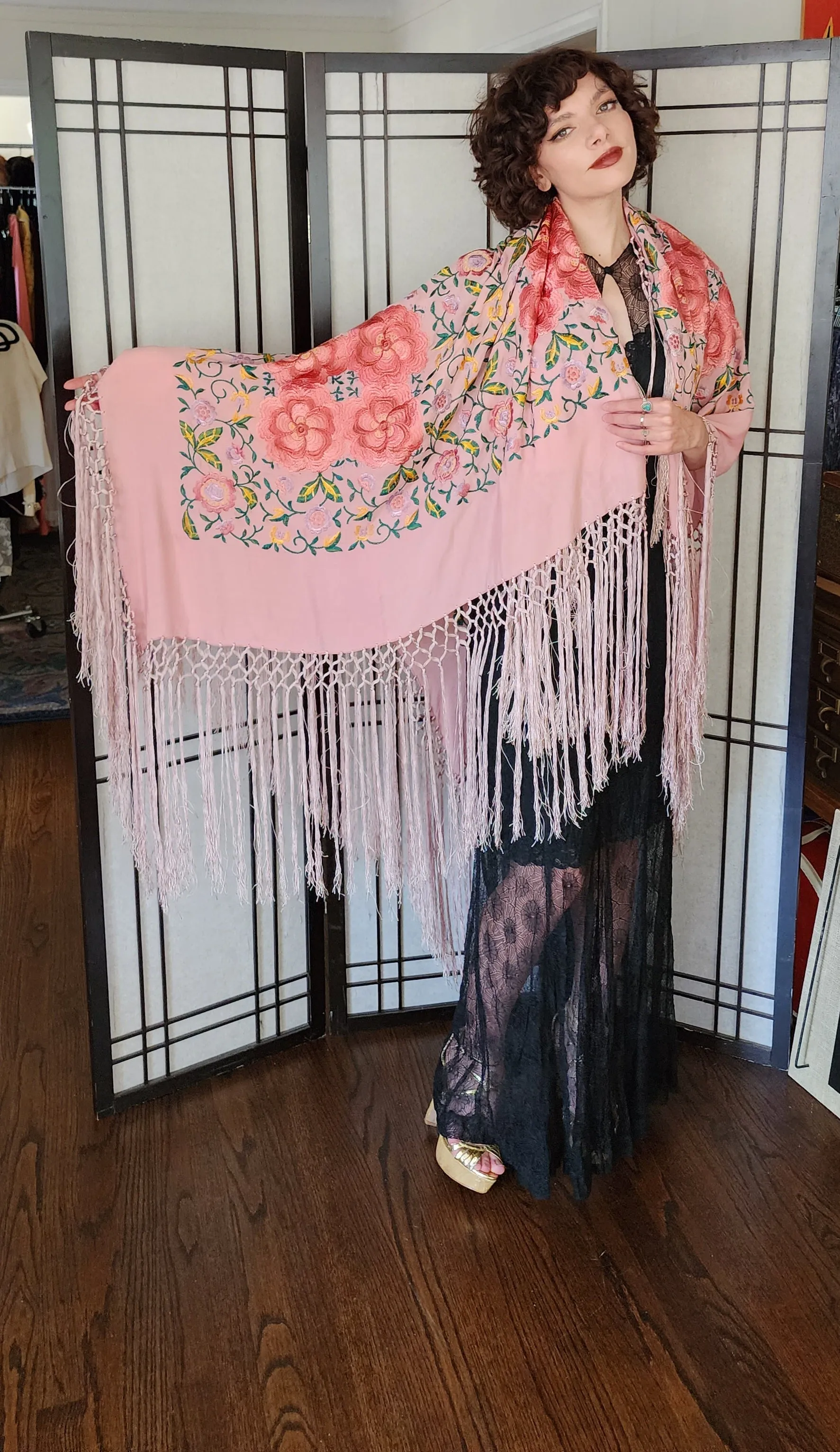 1920s Embroidered Pink Piano Shawl Handknot Border Fringe