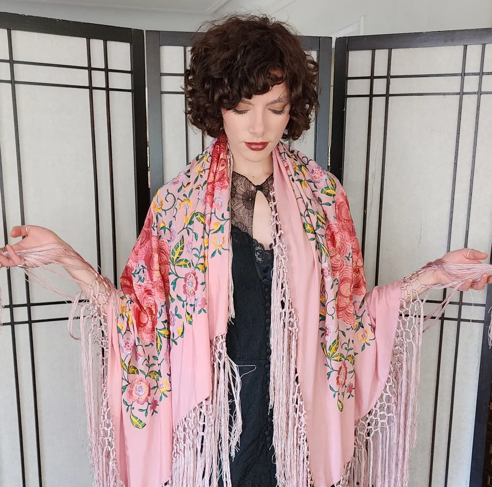 1920s Embroidered Pink Piano Shawl Handknot Border Fringe