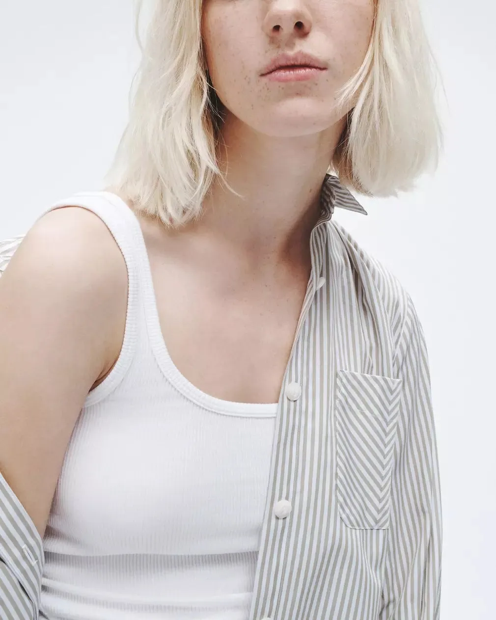 ESSENTIAL RIB SCOOP NECK TANK IN WHITE