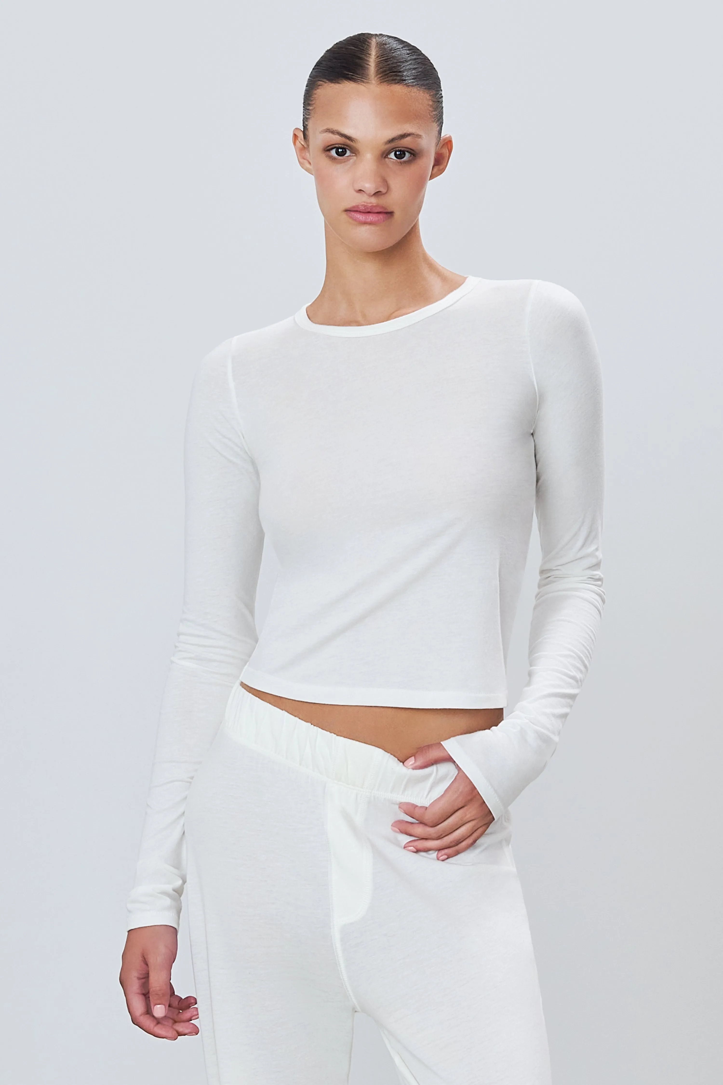 FITTED CREWNECK LONG SLEEVE T-SHIRT