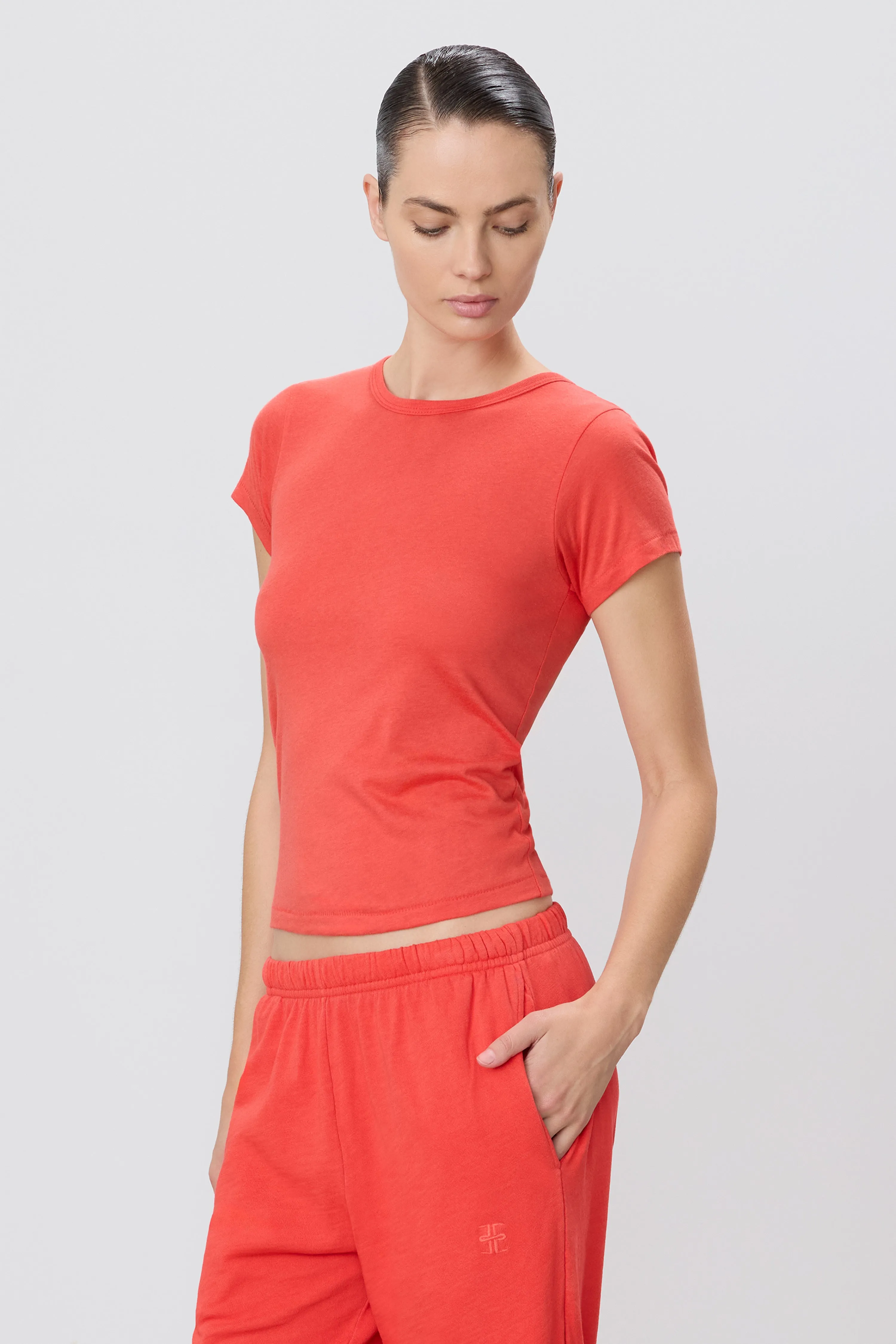 FITTED CREWNECK SHORT SLEEVE T-SHIRT
