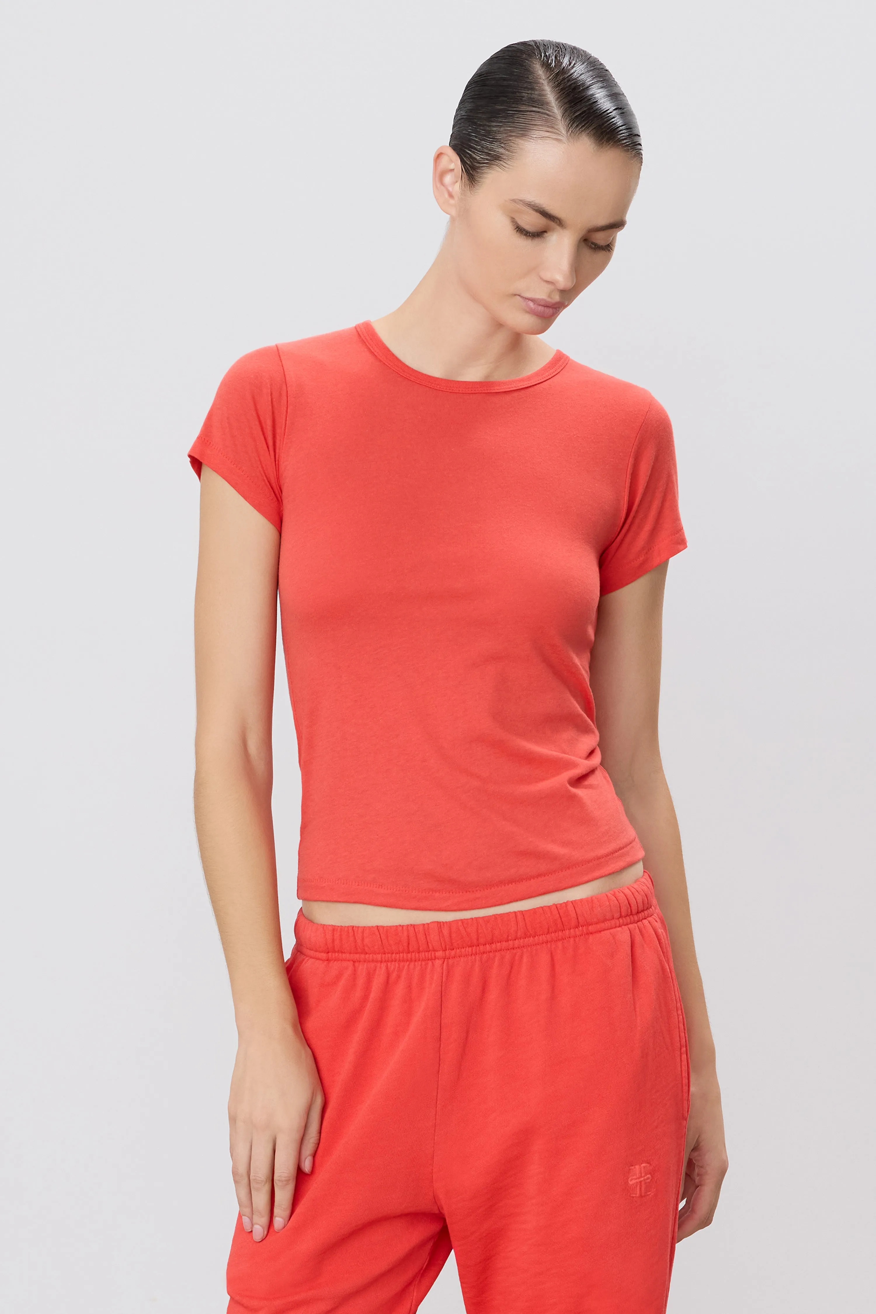 FITTED CREWNECK SHORT SLEEVE T-SHIRT