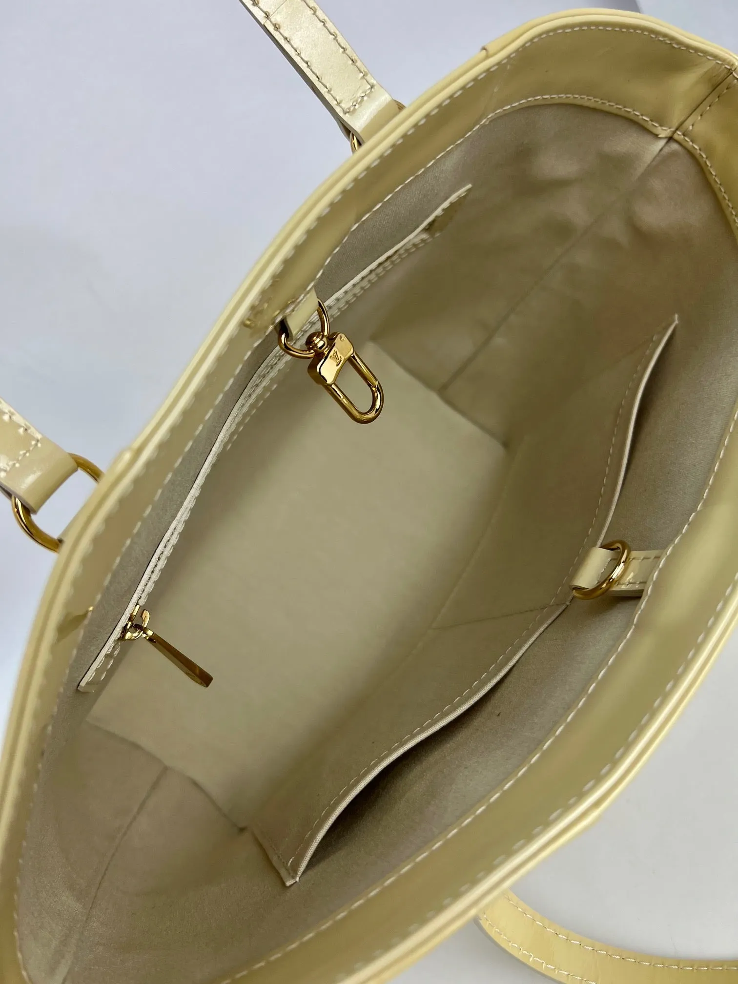 LOUIS VUITTON Monogram White Cream Vernis Avalon MM Tote Hand Shoulder Bag