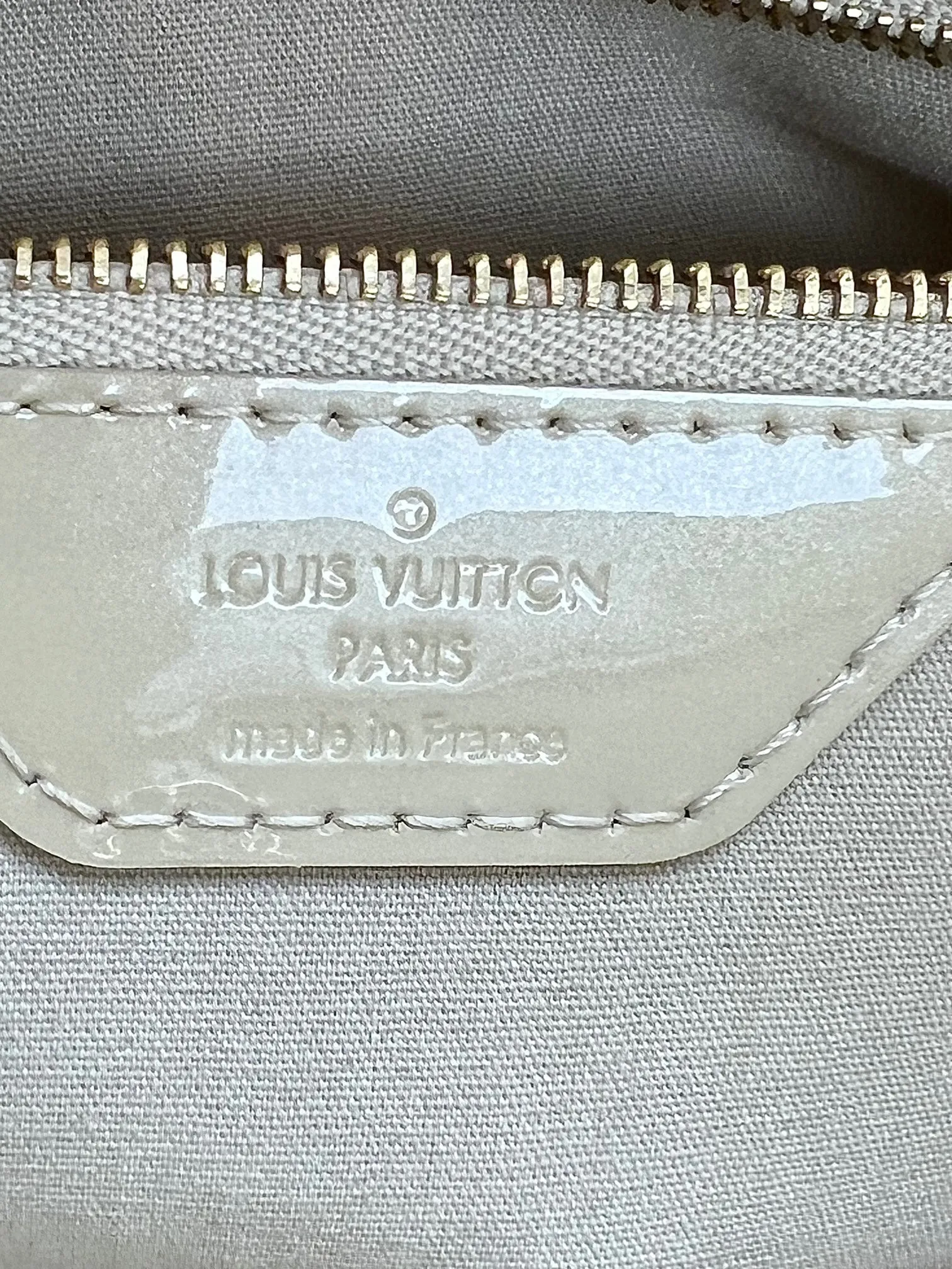 LOUIS VUITTON Monogram White Cream Vernis Avalon MM Tote Hand Shoulder Bag