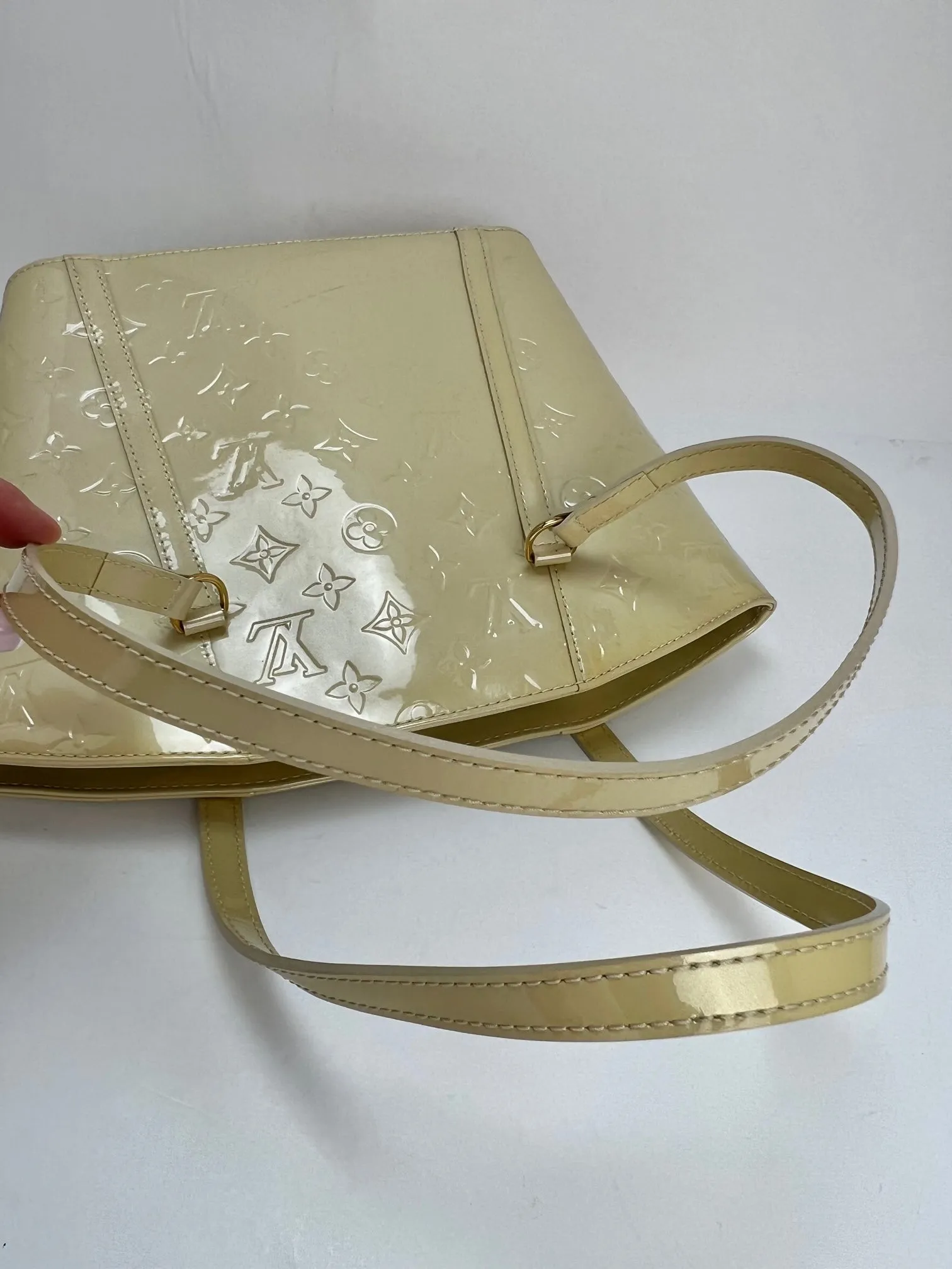 LOUIS VUITTON Monogram White Cream Vernis Avalon MM Tote Hand Shoulder Bag
