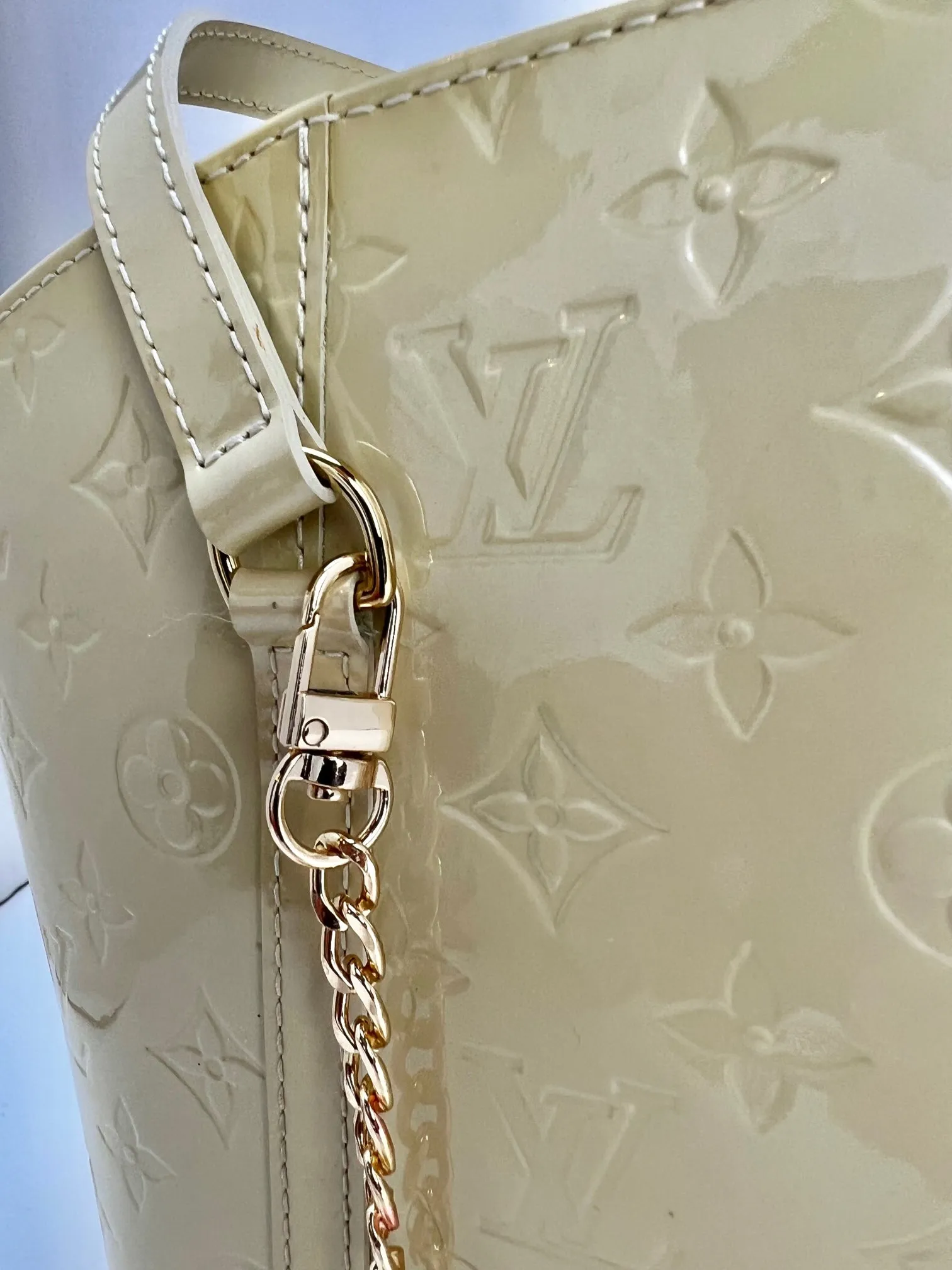LOUIS VUITTON Monogram White Cream Vernis Avalon MM Tote Hand Shoulder Bag