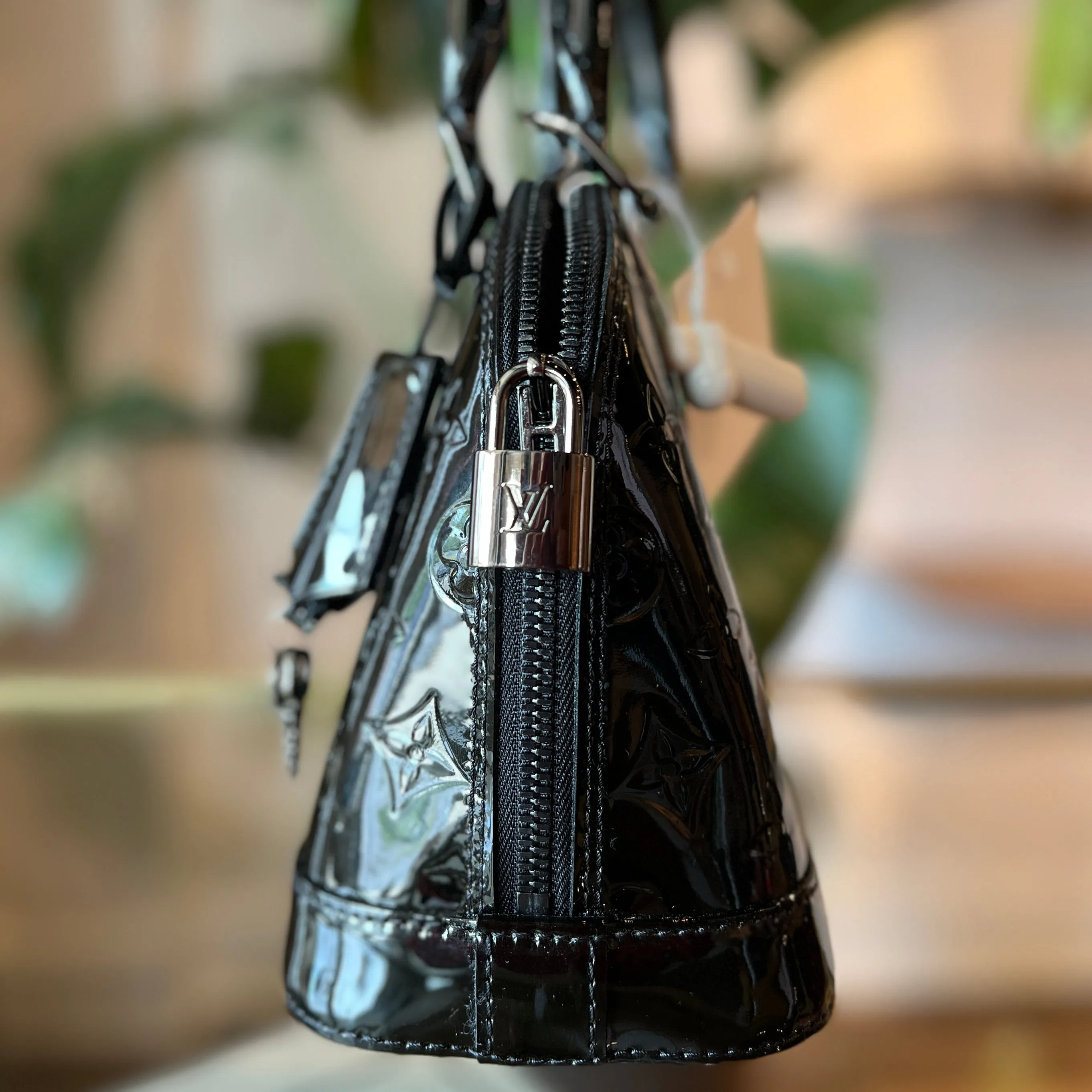 LOUIS VUITTON Noir Magnetique Vernis Alma BB Handbag