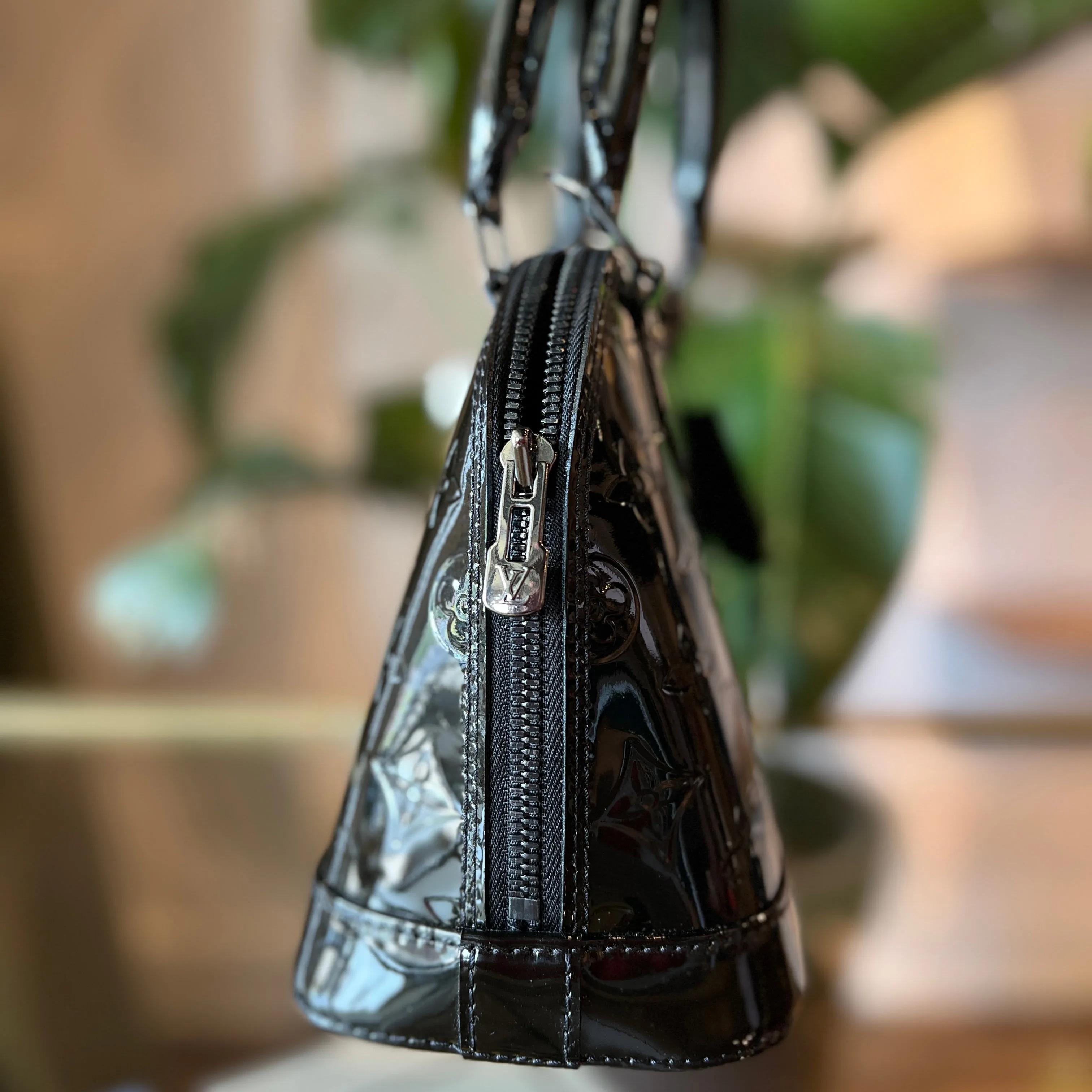 LOUIS VUITTON Noir Magnetique Vernis Alma BB Handbag
