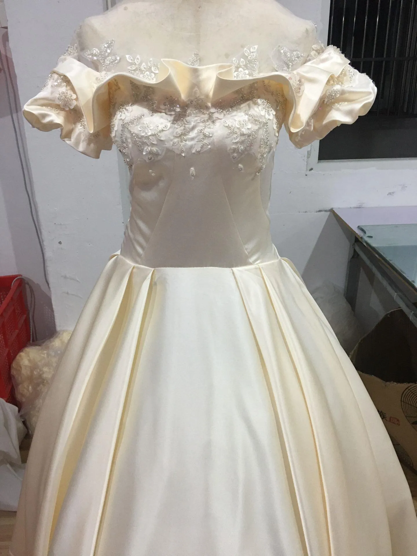 Off The Shoulder Flower Satin Wedding Dress