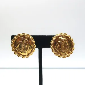 Vintage Chanel 1970s Madame Coco Chain Round Clip-On Earrings Gold